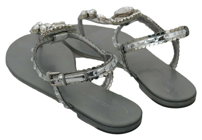 Elegantes zapatos planos plateados con adornos de cristal