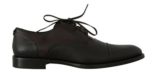 Zapatos formales elegantes de cuero marrón con cordones