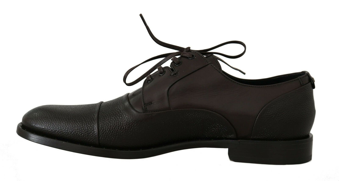 Zapatos formales elegantes de cuero marrón con cordones