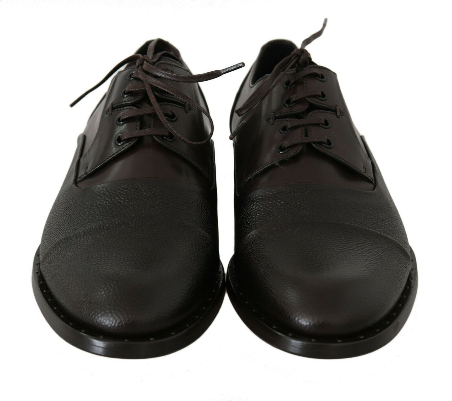 Zapatos formales elegantes de cuero marrón con cordones