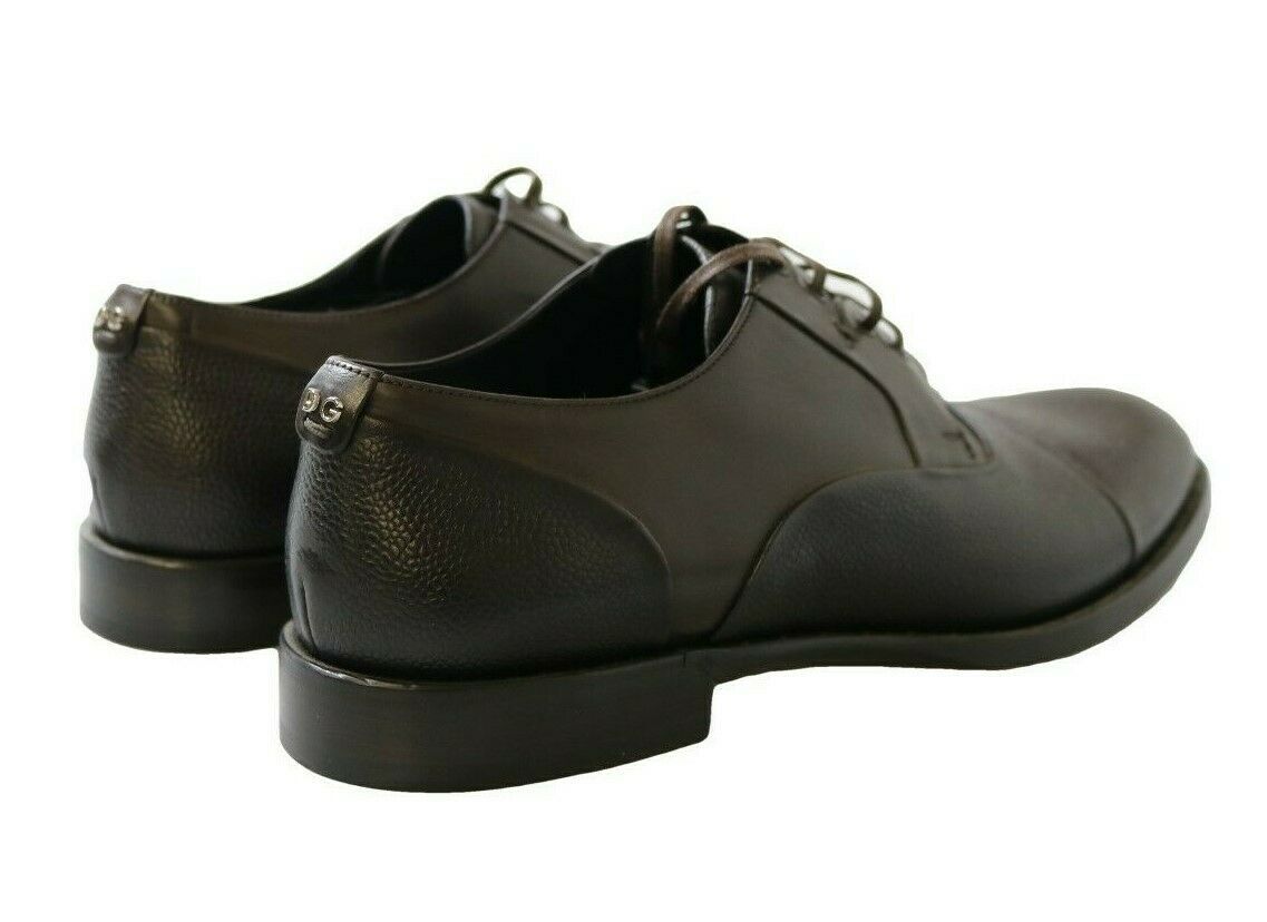 Zapatos formales elegantes de cuero marrón con cordones