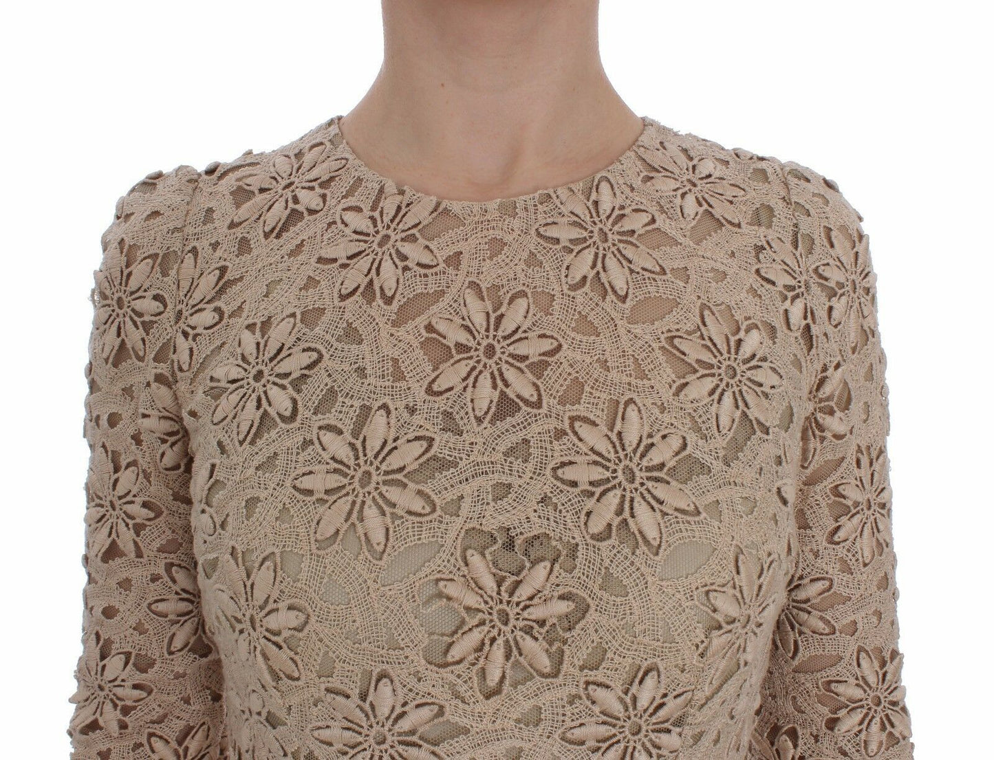 Vestido largo de manga larga con encaje floral beige