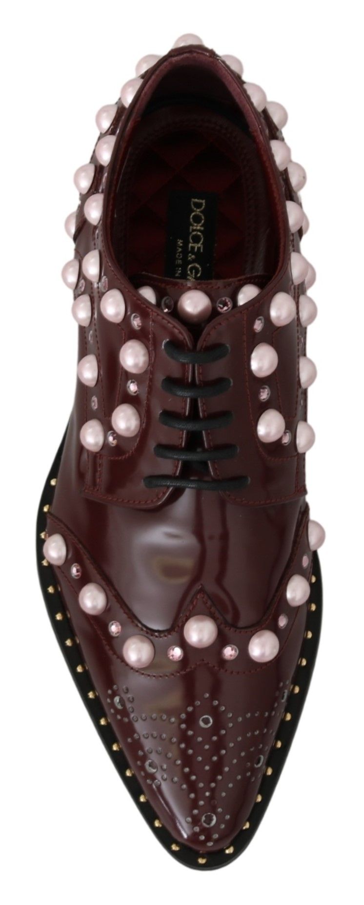 Elegantes zapatos planos burdeos con cordones, perlas y cristales