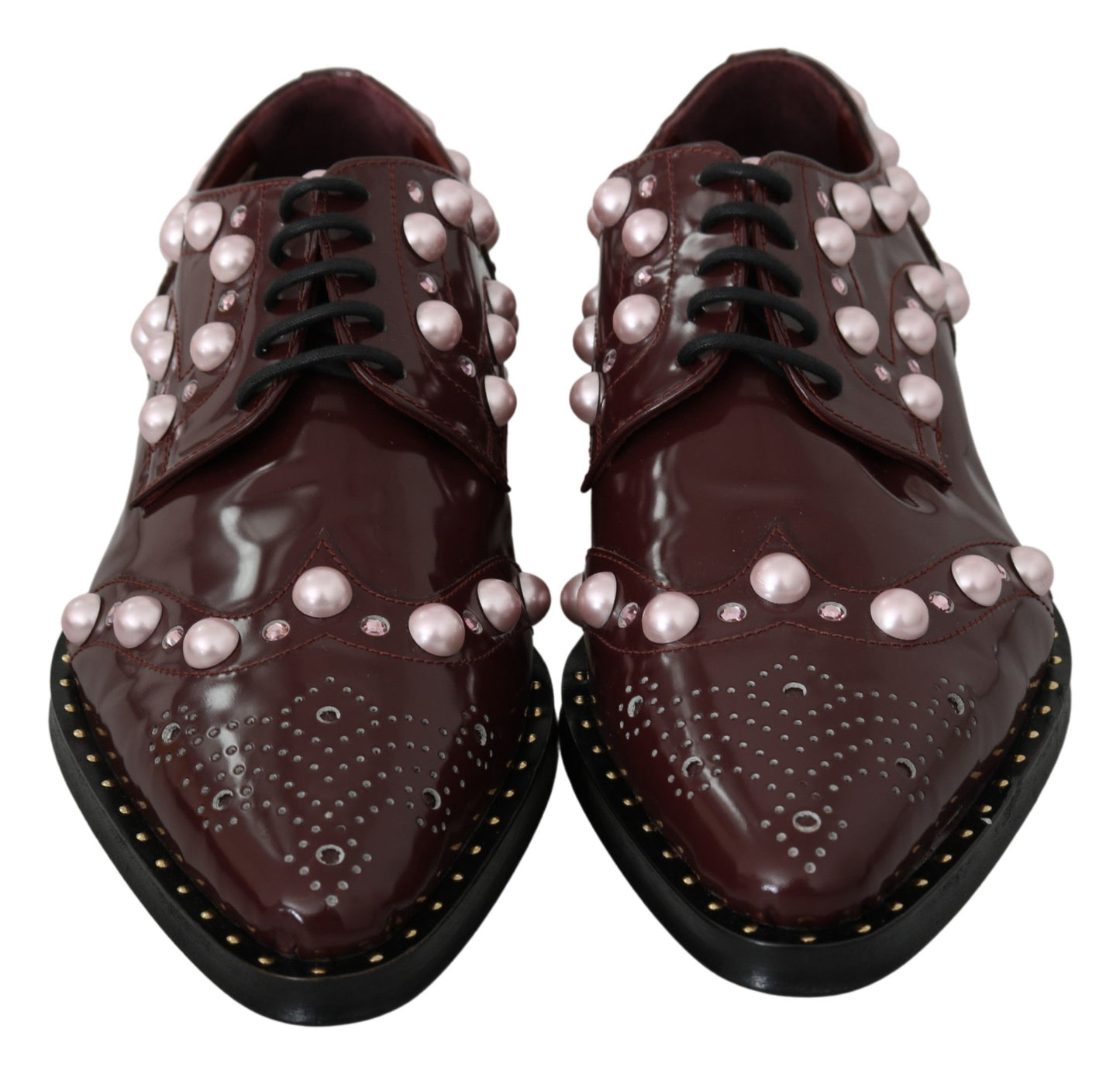 Elegantes zapatos planos burdeos con cordones, perlas y cristales