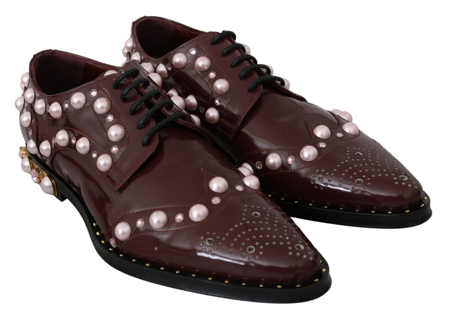 Elegantes zapatos planos burdeos con cordones, perlas y cristales