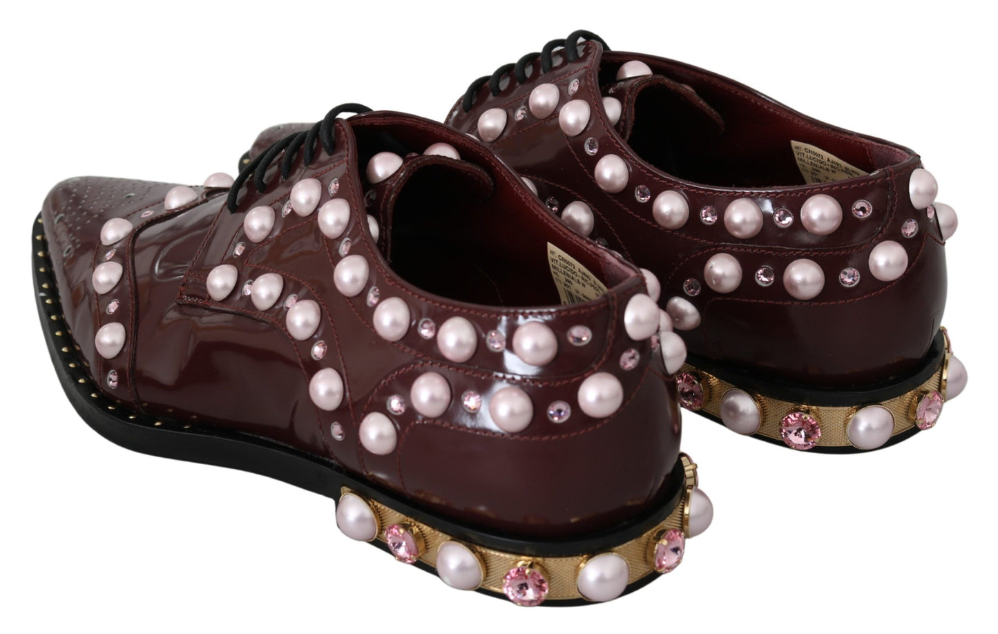 Elegantes zapatos planos burdeos con cordones, perlas y cristales