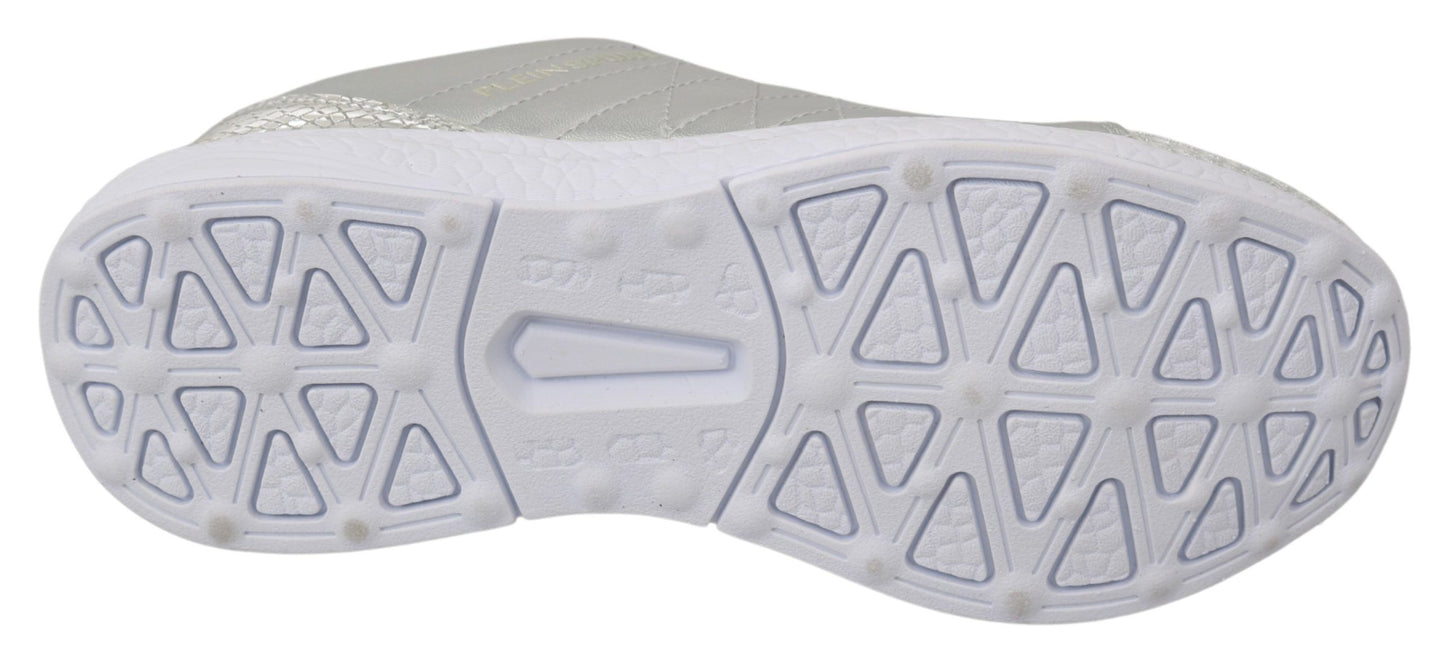Zapatillas plateadas elegantes para quienes marcan tendencia
