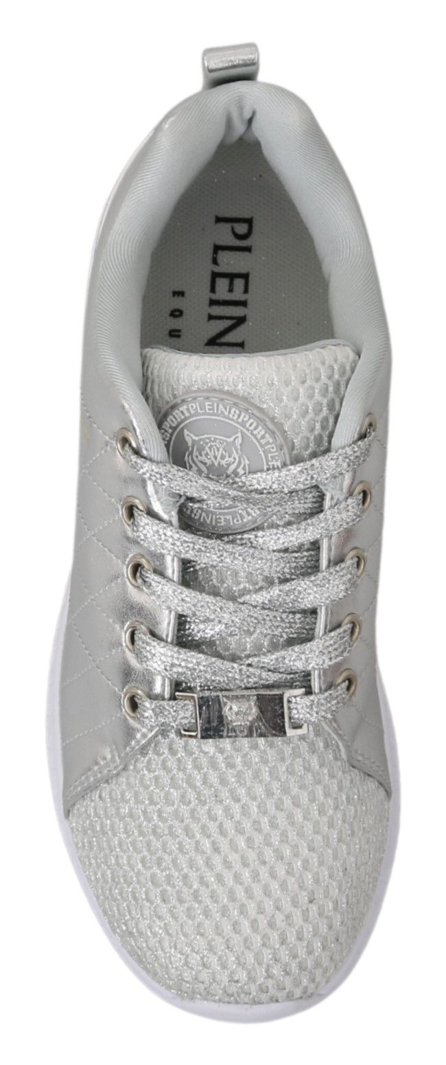 Zapatillas plateadas elegantes para quienes marcan tendencia