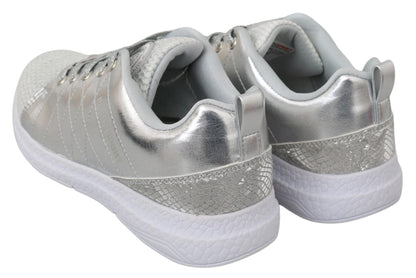 Zapatillas plateadas elegantes para quienes marcan tendencia
