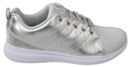 Zapatillas plateadas elegantes para quienes marcan tendencia