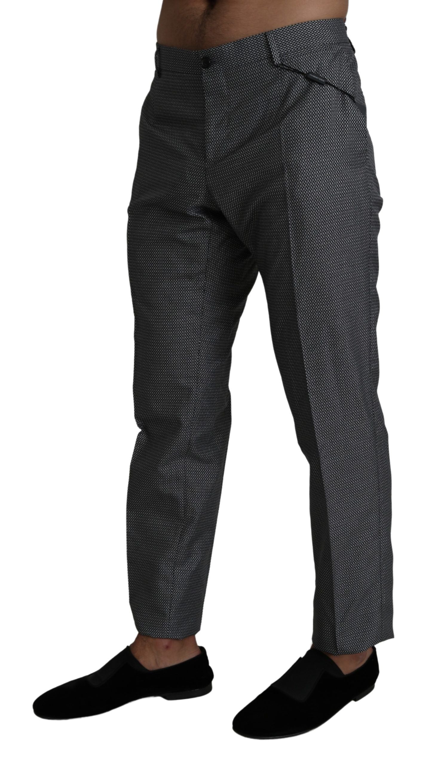 Elegante pantalón de vestir gris ajustado