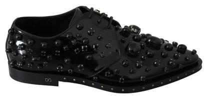 Elegantes zapatos de vestir negros con cristales