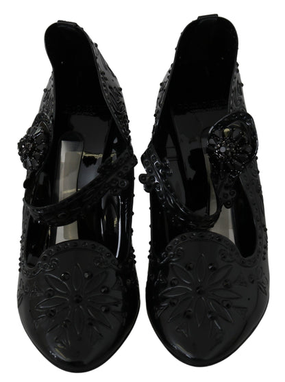 Elegantes zapatos de tacón de Cenicienta con adornos de cristal