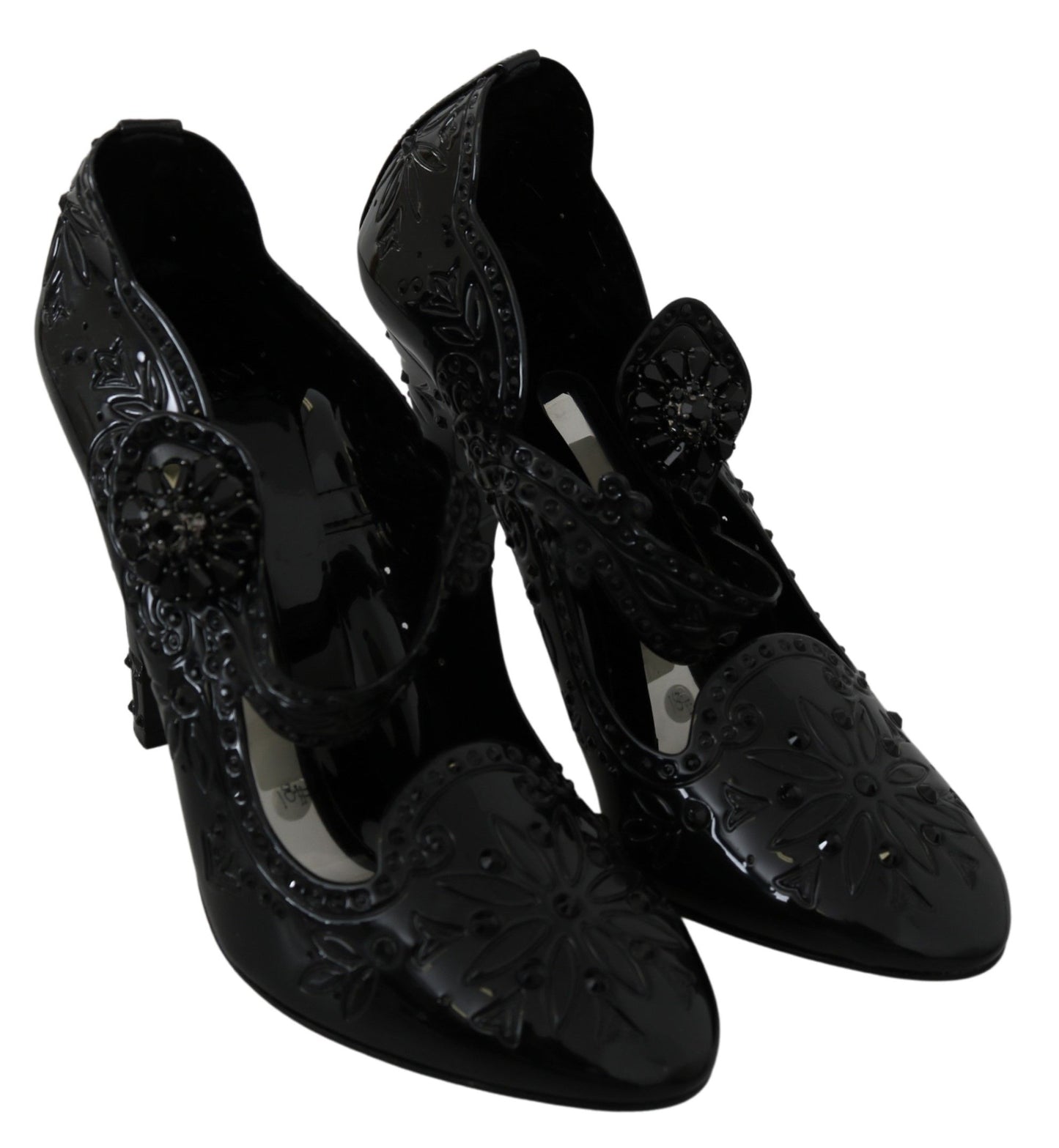 Elegantes zapatos de tacón de Cenicienta con adornos de cristal