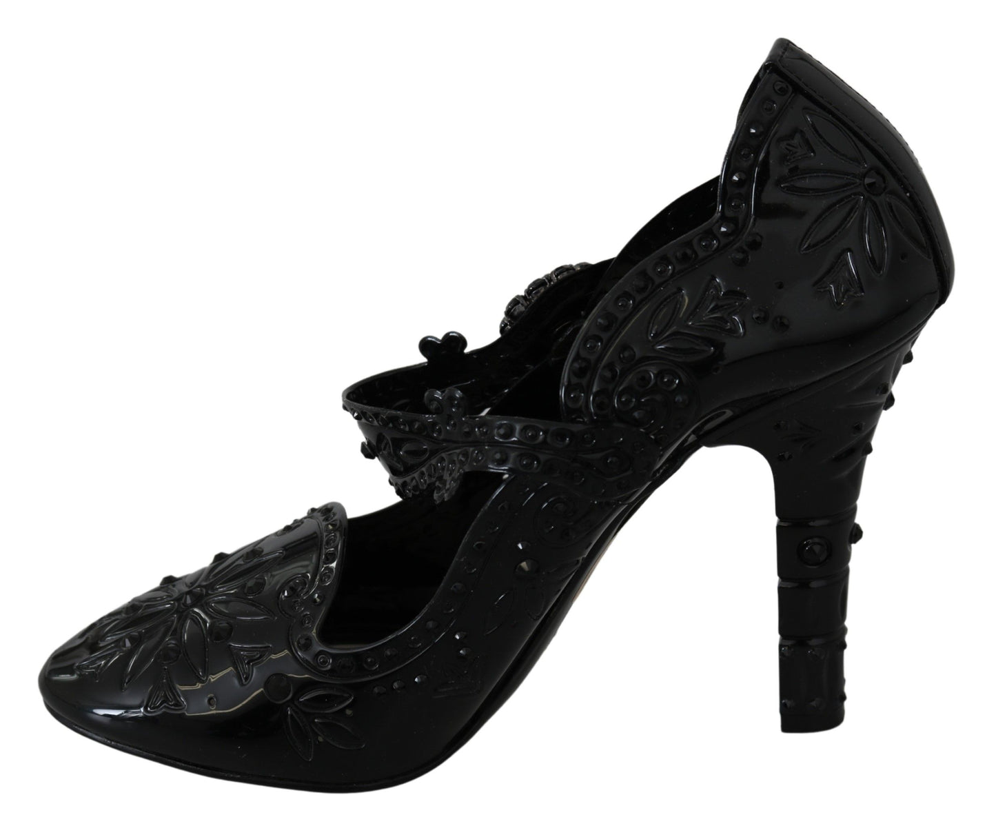 Elegantes zapatos de tacón de Cenicienta con adornos de cristal