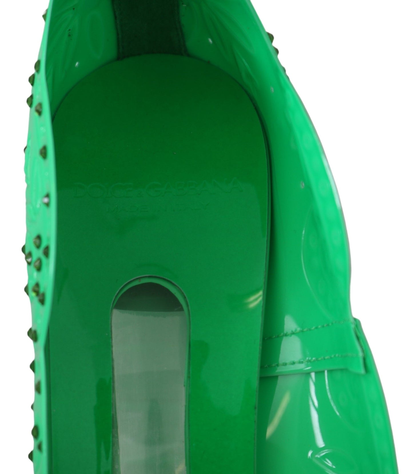 Encantadores zapatos de tacón de cristal de Cenicienta en verde exuberante