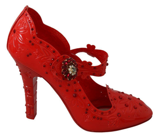 Elegantes zapatos de tacón de Cenicienta con cristales rojos