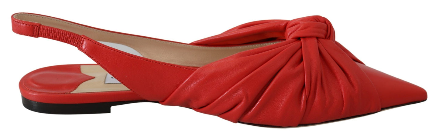 Elegantes zapatos planos de cuero con punta roja