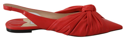 Elegantes zapatos planos de cuero con punta roja