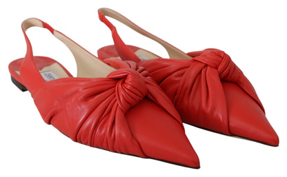 Elegantes zapatos planos de cuero con punta roja