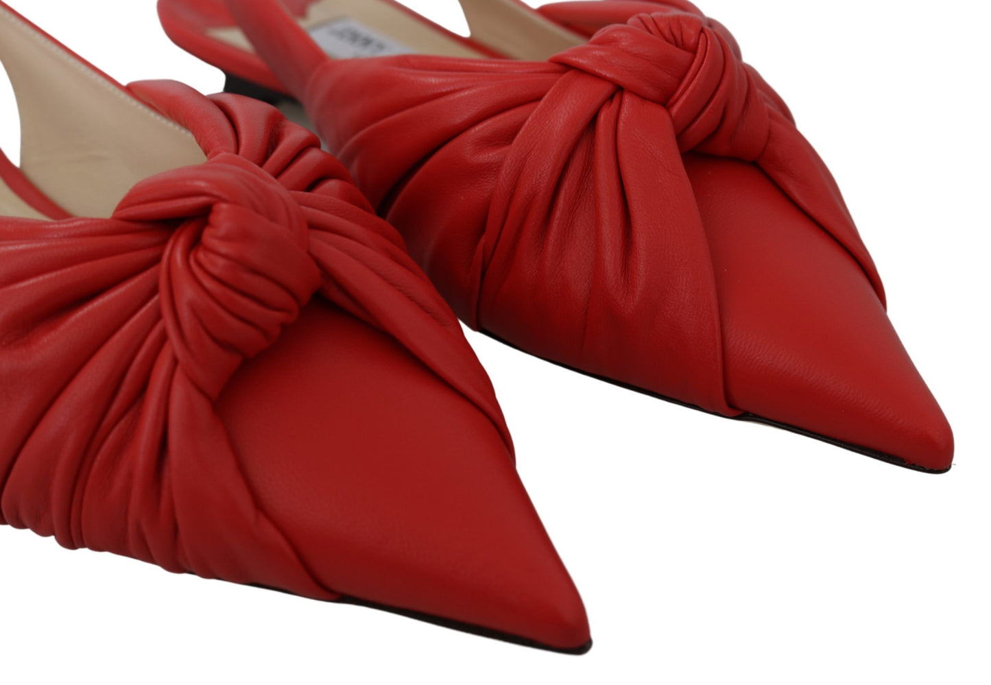 Elegantes zapatos planos de cuero con punta roja