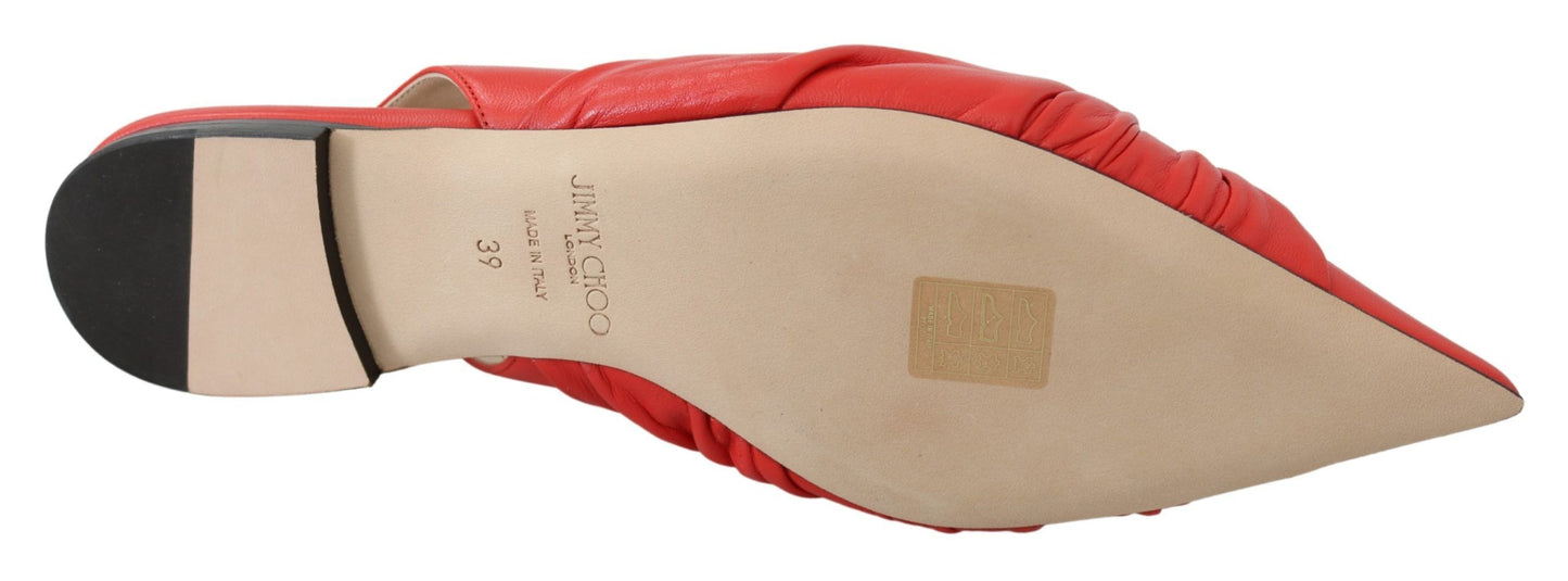 Elegantes zapatos planos de cuero con punta roja