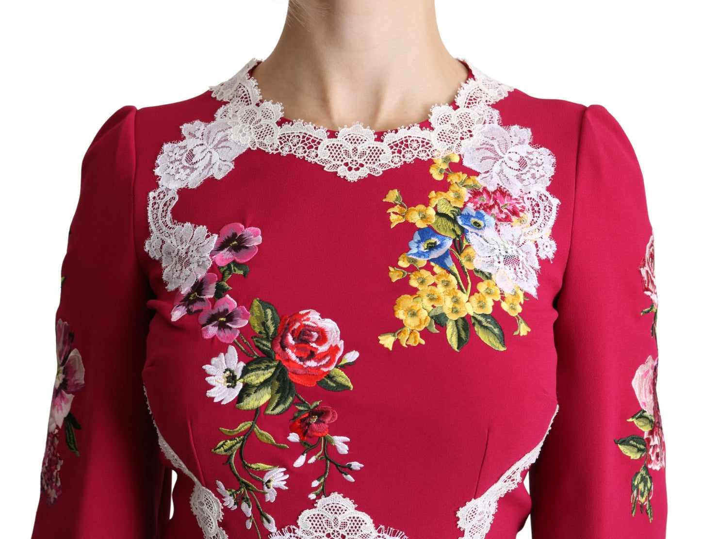 Vestido midi con bordado floral