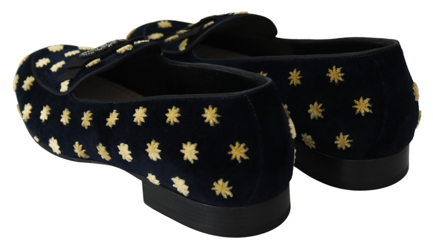Elegantes mocasines de terciopelo con bordado de corona