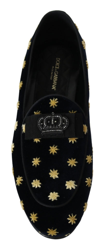 Elegantes mocasines de terciopelo con bordado de corona