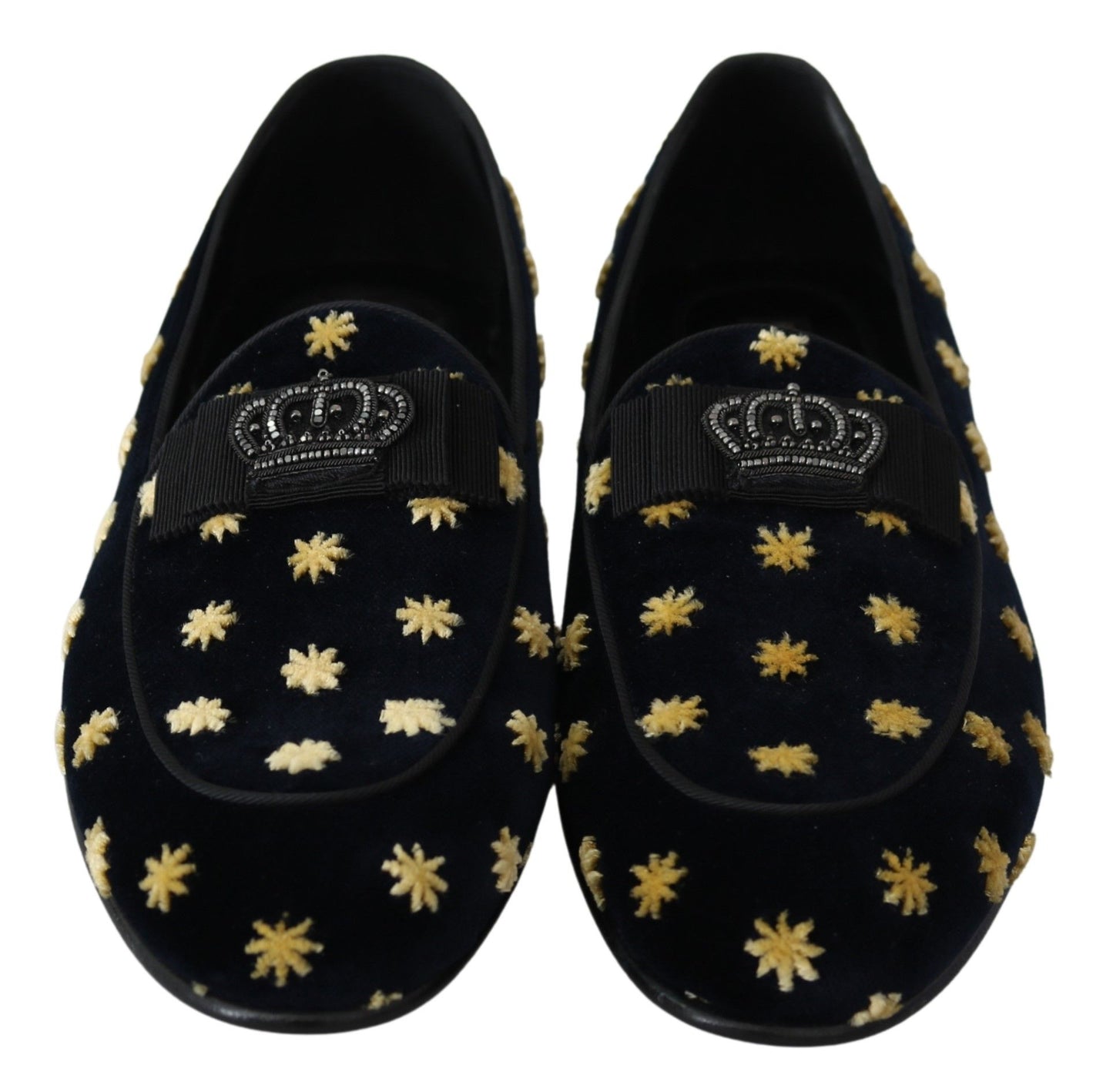 Elegantes mocasines de terciopelo con bordado de corona