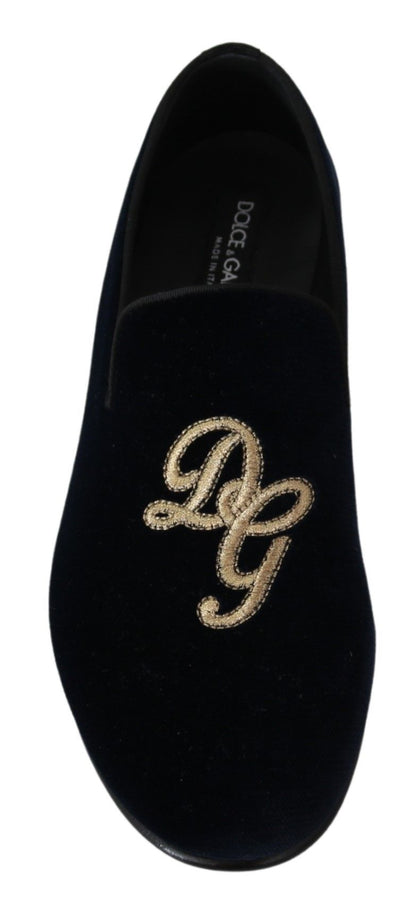 Elegantes mocasines azules bordados