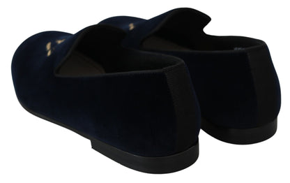 Elegantes mocasines azules bordados