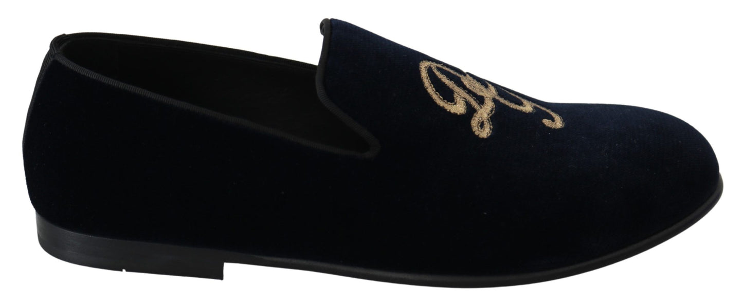 Elegantes mocasines azules bordados