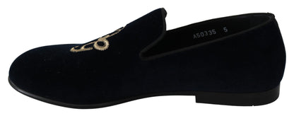 Elegantes mocasines azules bordados
