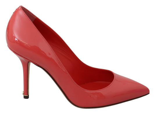 Elegantes zapatos de tacón de charol rosa oscuro