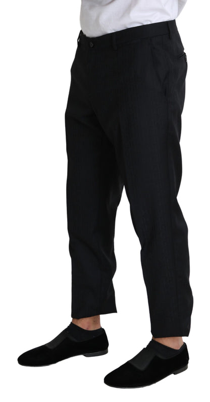 Elegantes pantalones cortos negros de lana virgen