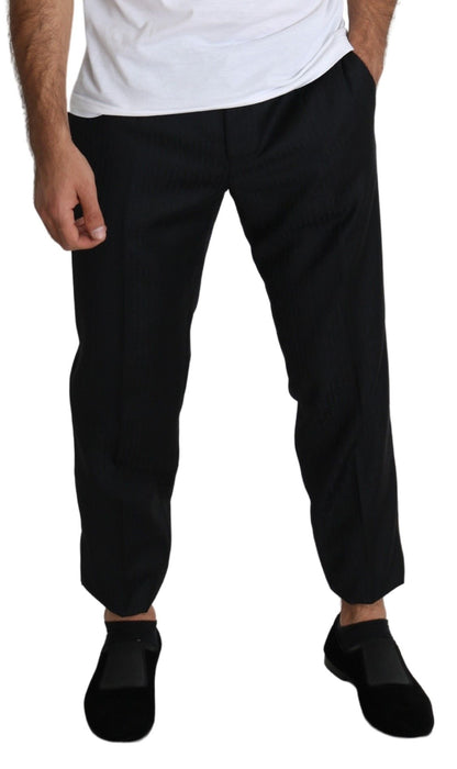 Elegantes pantalones cortos negros de lana virgen