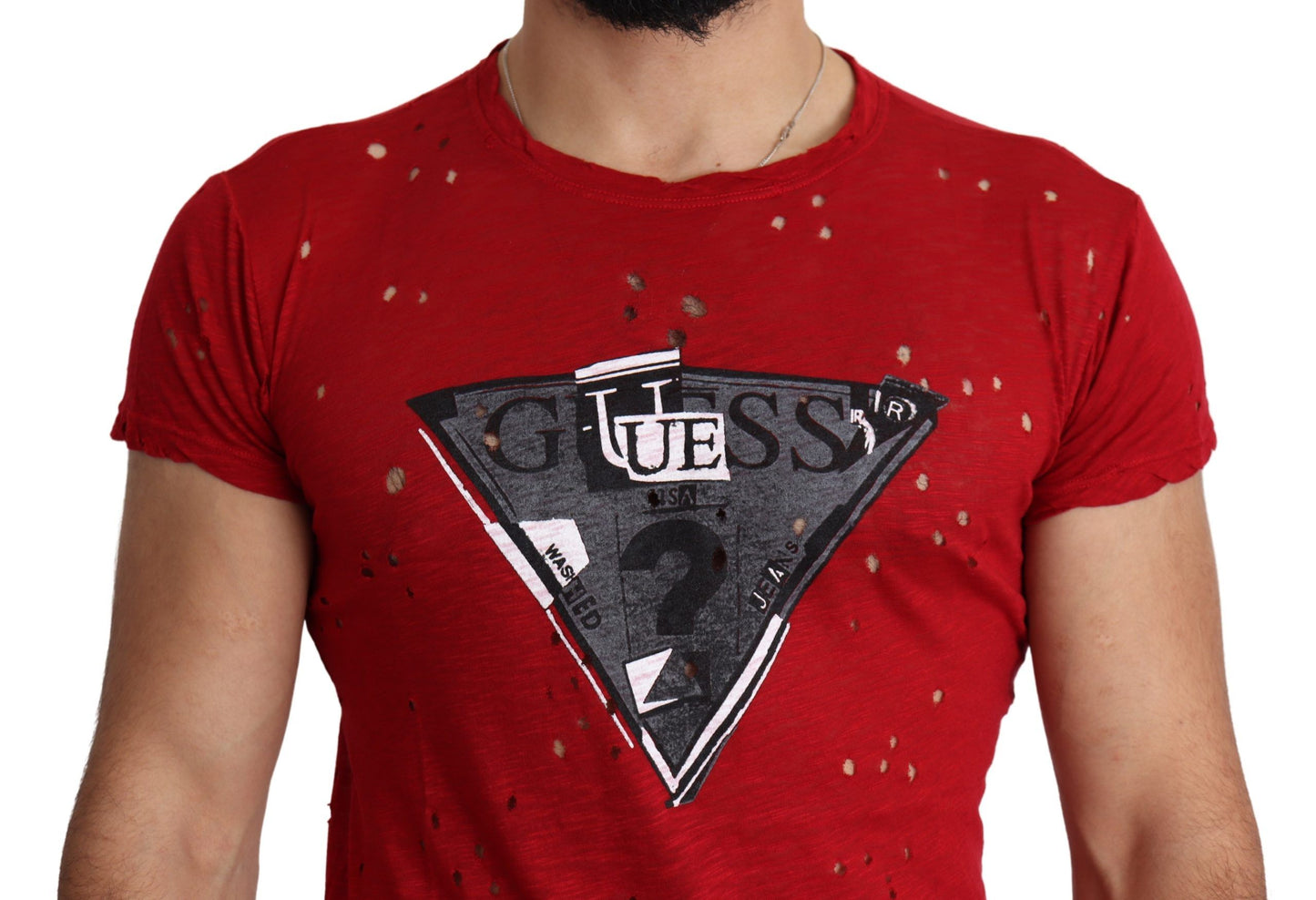 Camiseta de algodón rojo radiante, perfecta para el día a día.