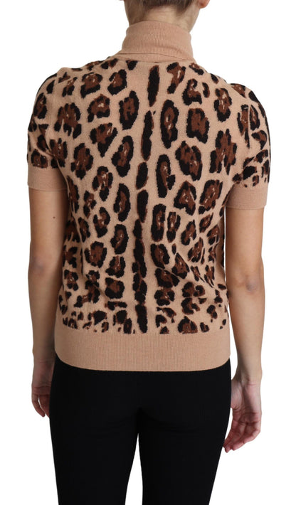 Elegante top de cuello alto de lana con estampado de leopardo