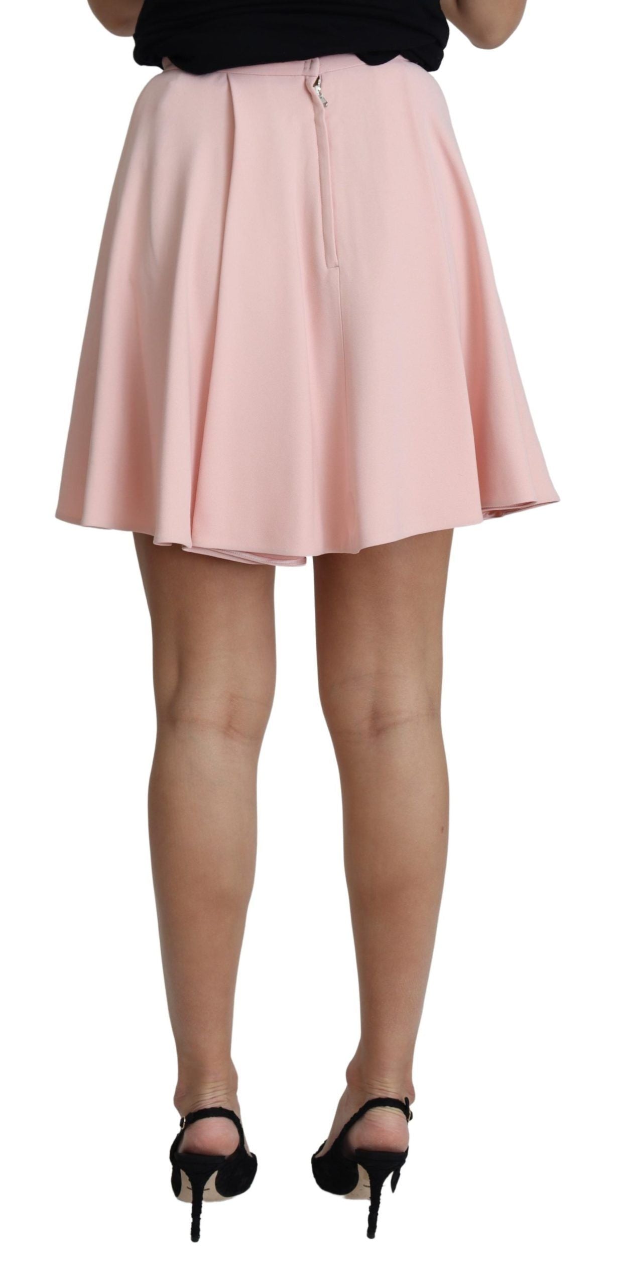 Elegante minifalda acampanada de color rosa