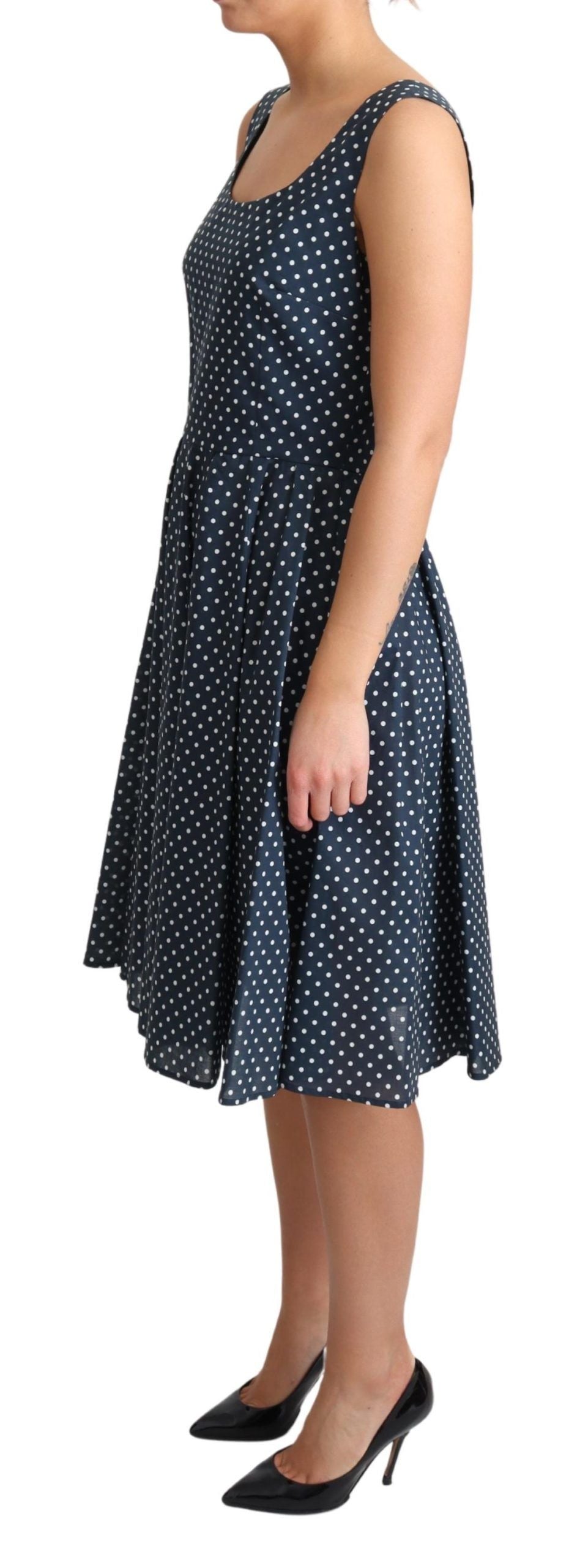 Vestido de lunares sin mangas de corte A