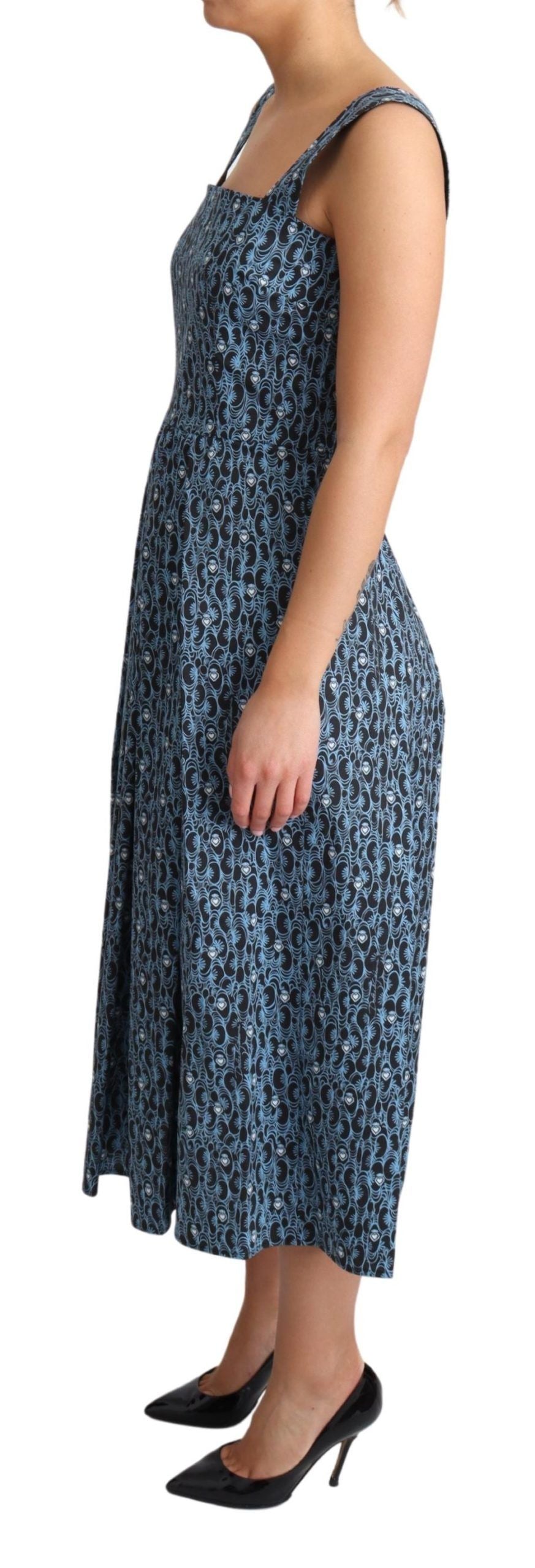 Elegante vestido azul sin mangas con corte en A y corazón