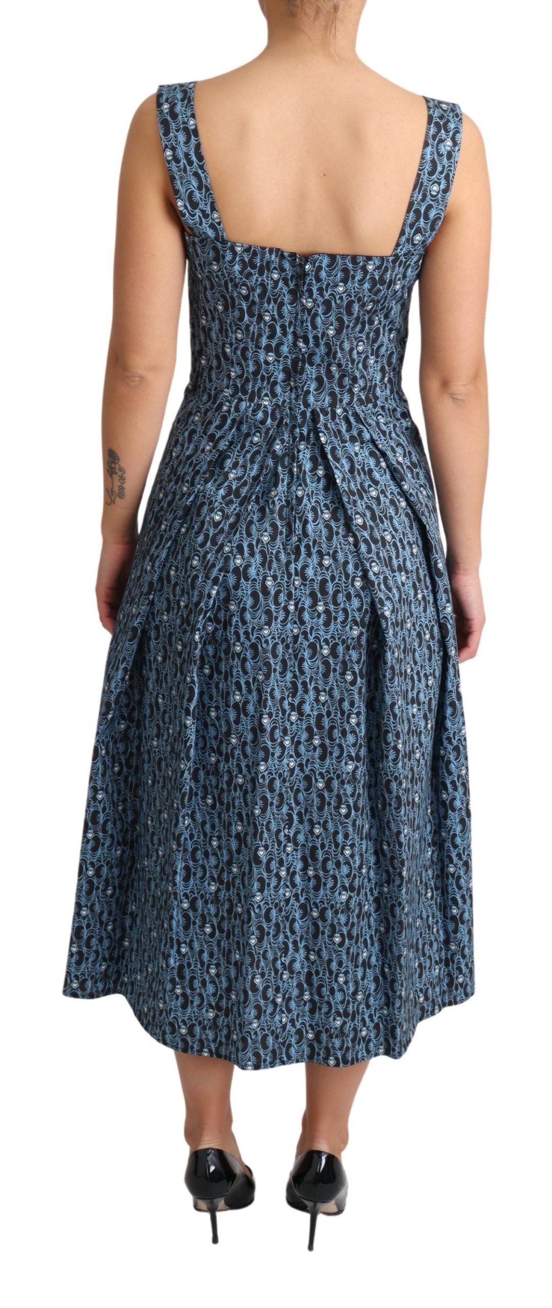 Elegante vestido azul sin mangas con corte en A y corazón