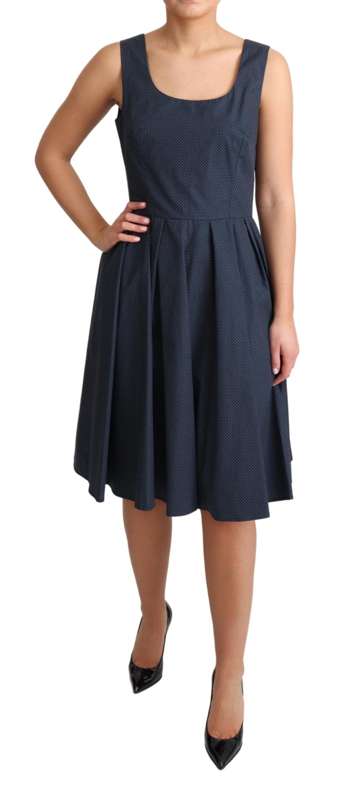 Elegante vestido azul de lunares de corte A