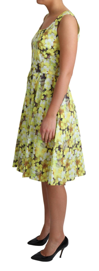 Elegante vestido floral amarillo sin mangas en forma de A