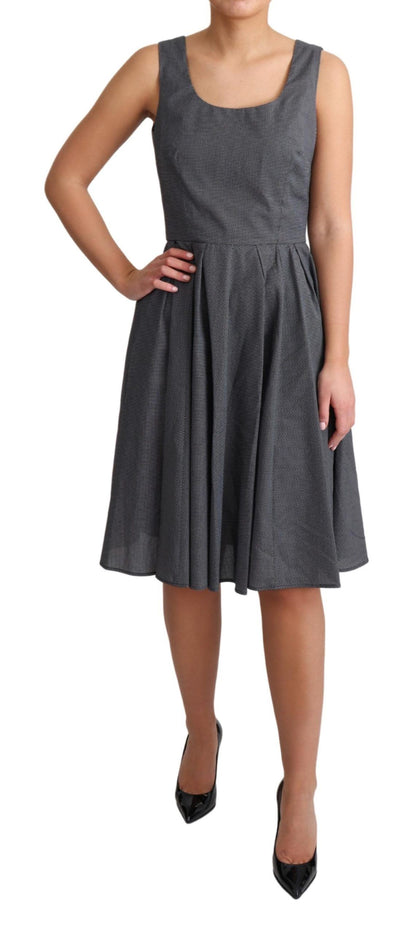 Elegante vestido de lunares sin mangas con corte A