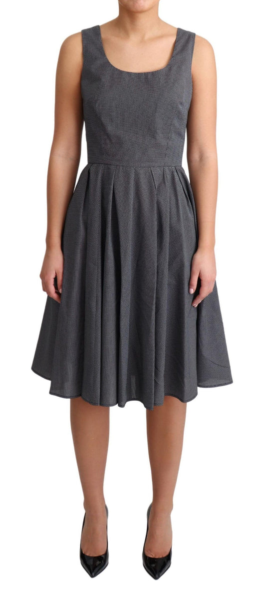 Elegante vestido de lunares sin mangas con corte A