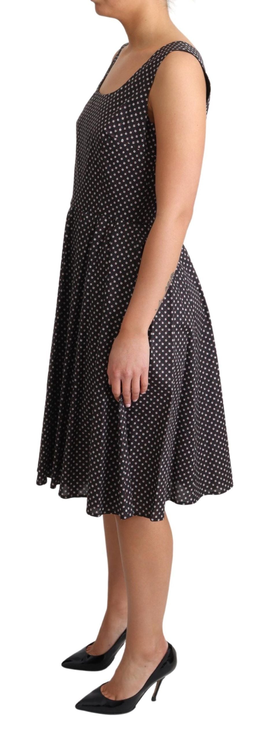 Elegante vestido floral sin mangas en forma de A