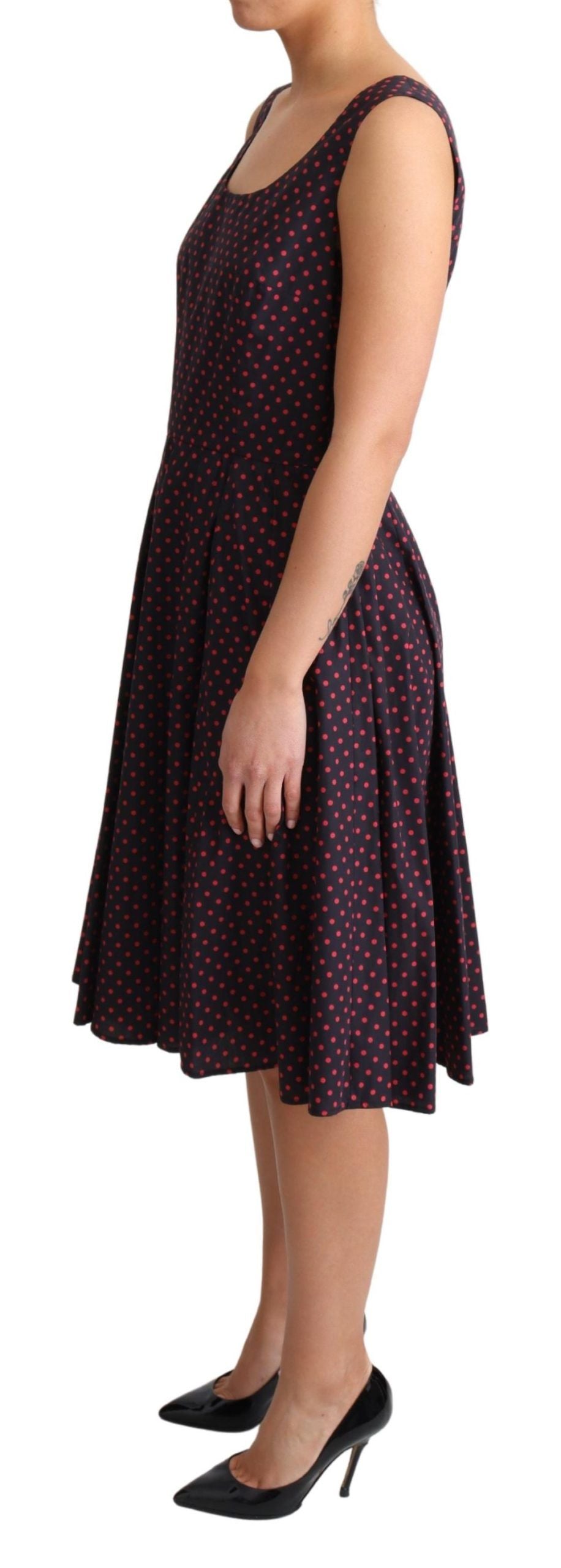 Vestido elegante sin mangas con lunares en forma de A