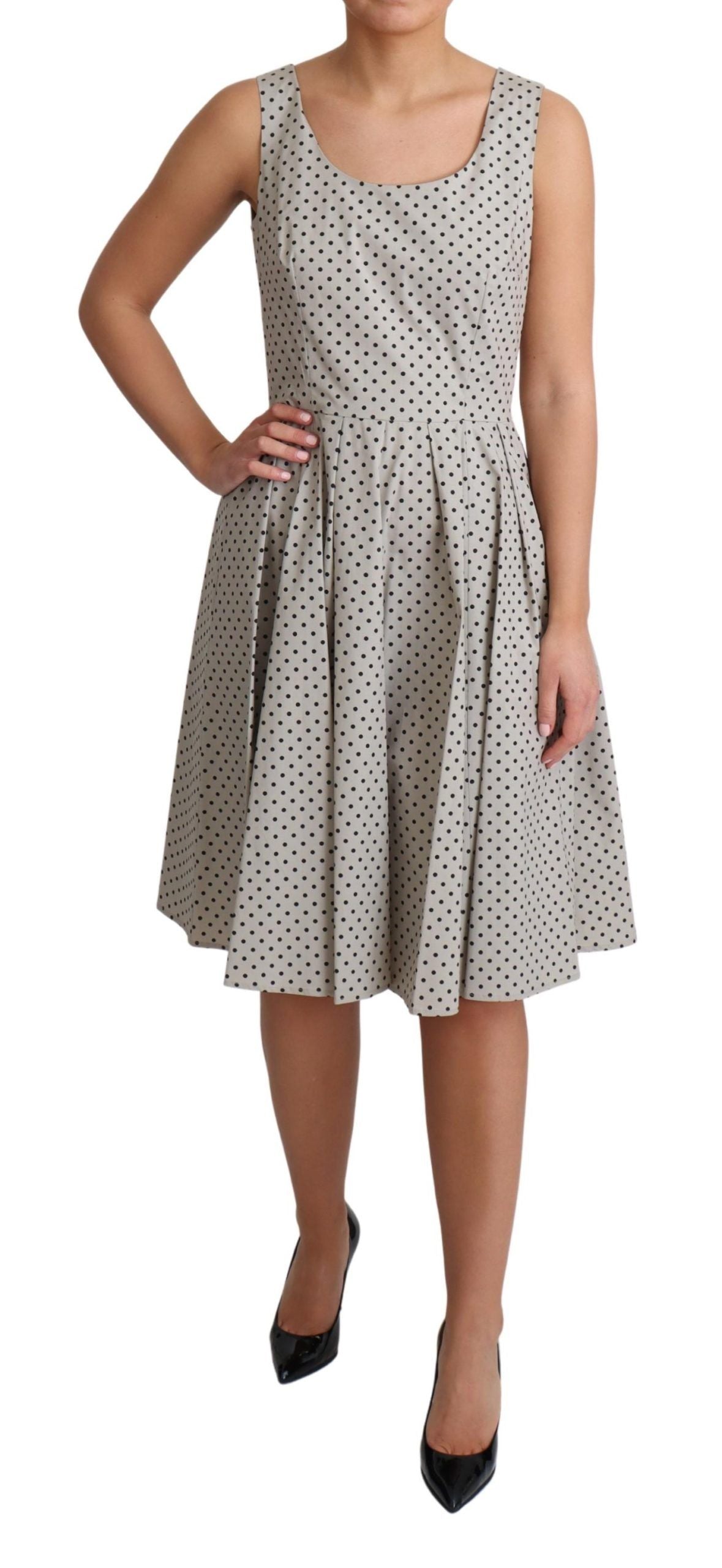 Vestido beige sin mangas de corte A con lunares